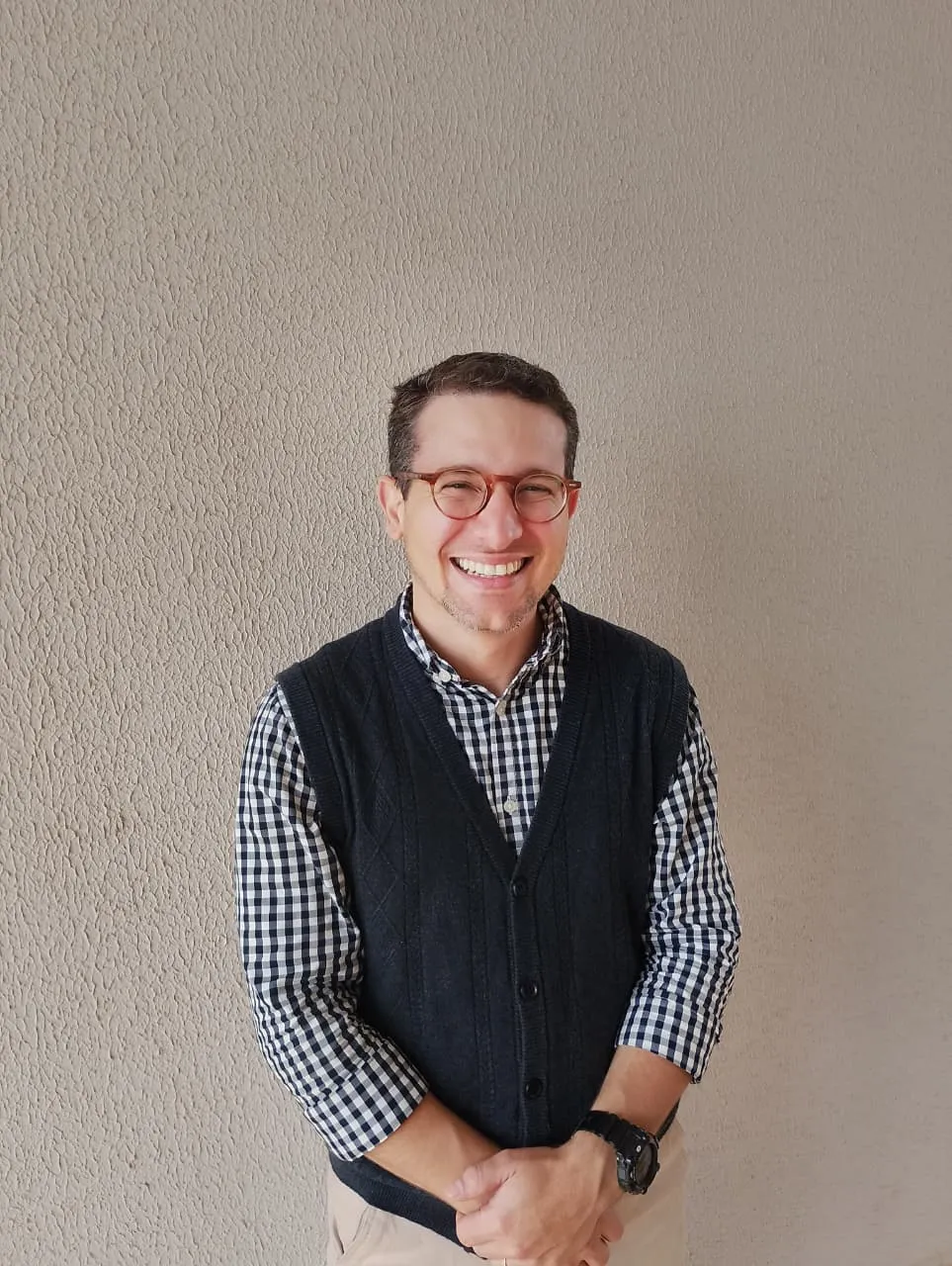 Dr. Rômulo, psicólogo clínico da equipe, sorrindo
